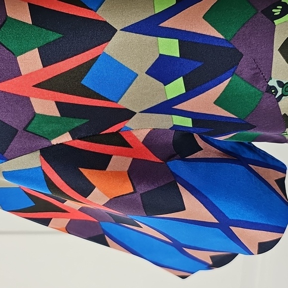 100% Silk J. Crew Colorful Geometric Pattern Top. One Covered Button In Back. 6 - Picture 3 of 7
